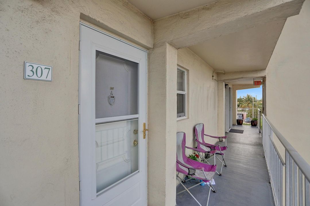 Active With Contract: $3,500 (2 beds, 2 baths, 960 Square Feet)