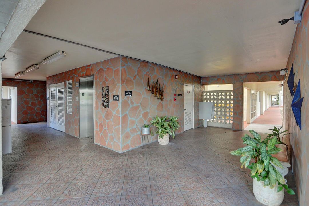 Active With Contract: $3,500 (2 beds, 2 baths, 960 Square Feet)