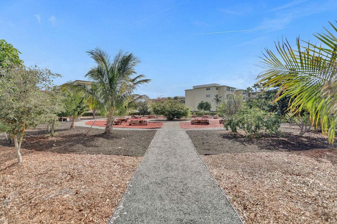 Active With Contract: $3,500 (2 beds, 2 baths, 960 Square Feet)