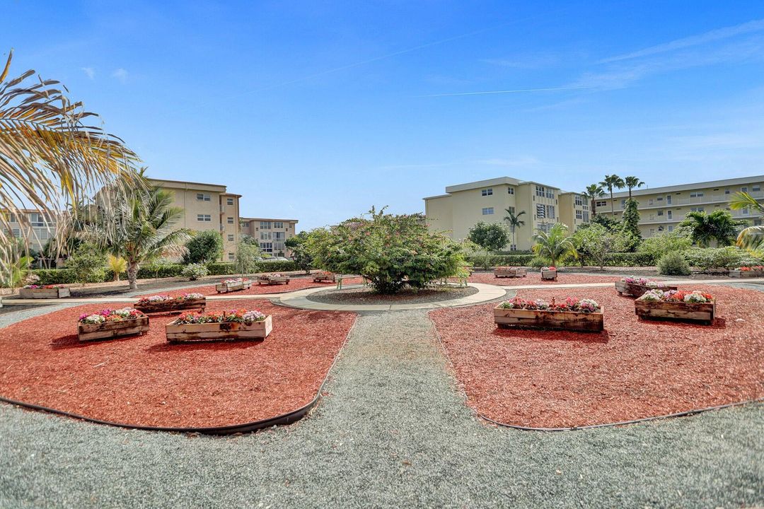 Active With Contract: $3,500 (2 beds, 2 baths, 960 Square Feet)