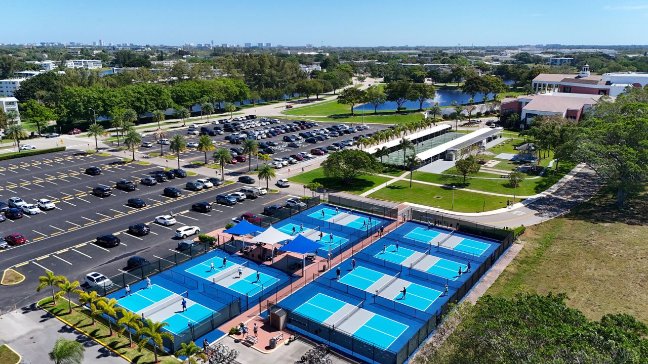 待售: $89,500 (1 贝兹, 1 浴室, 651 平方英尺)