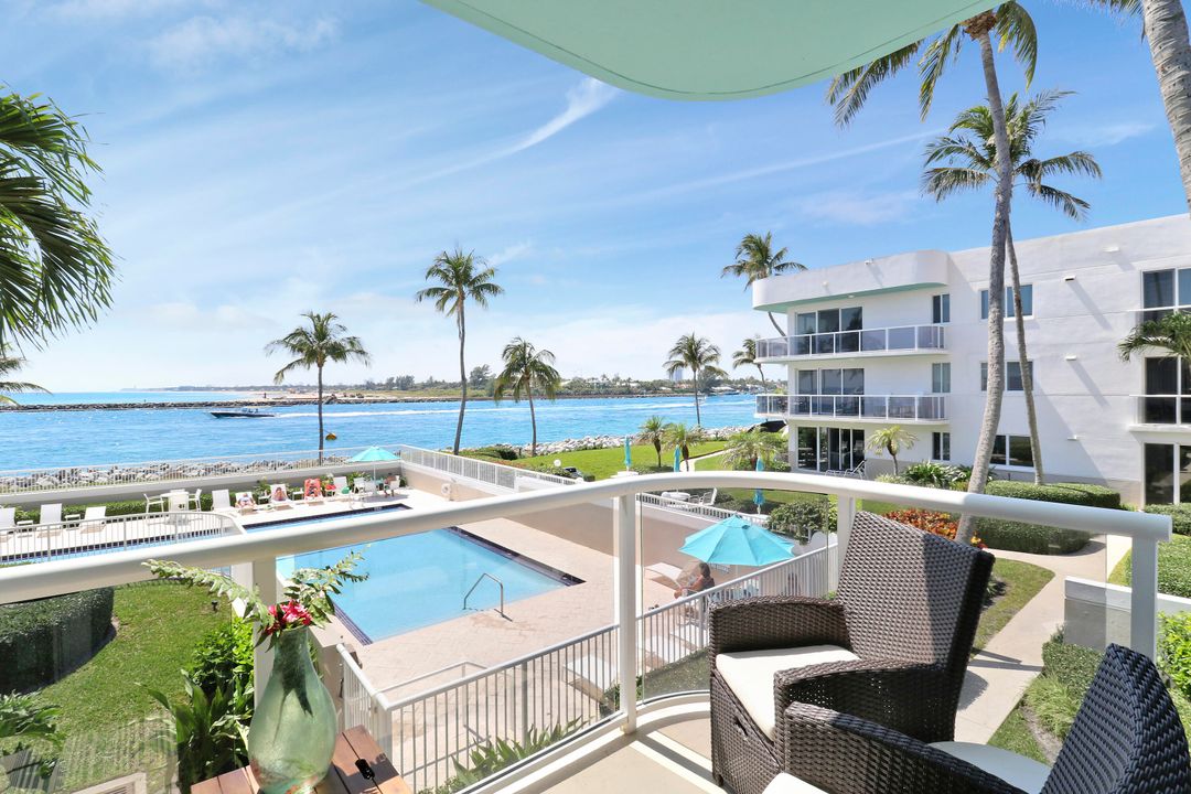 Active With Contract: $10,000 (3 beds, 3 baths, 1735 Square Feet)