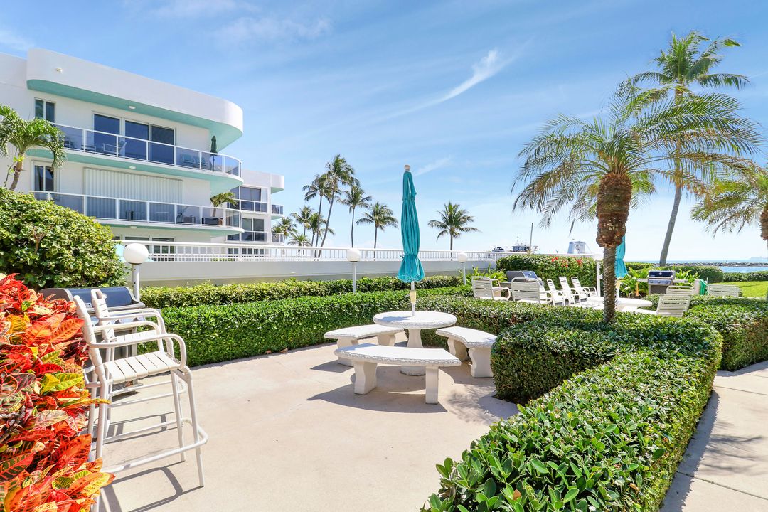 Active With Contract: $10,000 (3 beds, 3 baths, 1735 Square Feet)