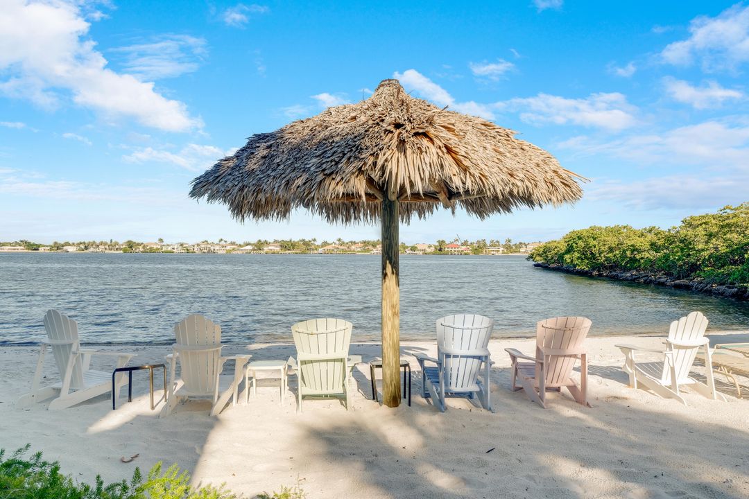 For Sale: $275,000 (2 beds, 2 baths, 1065 Square Feet)