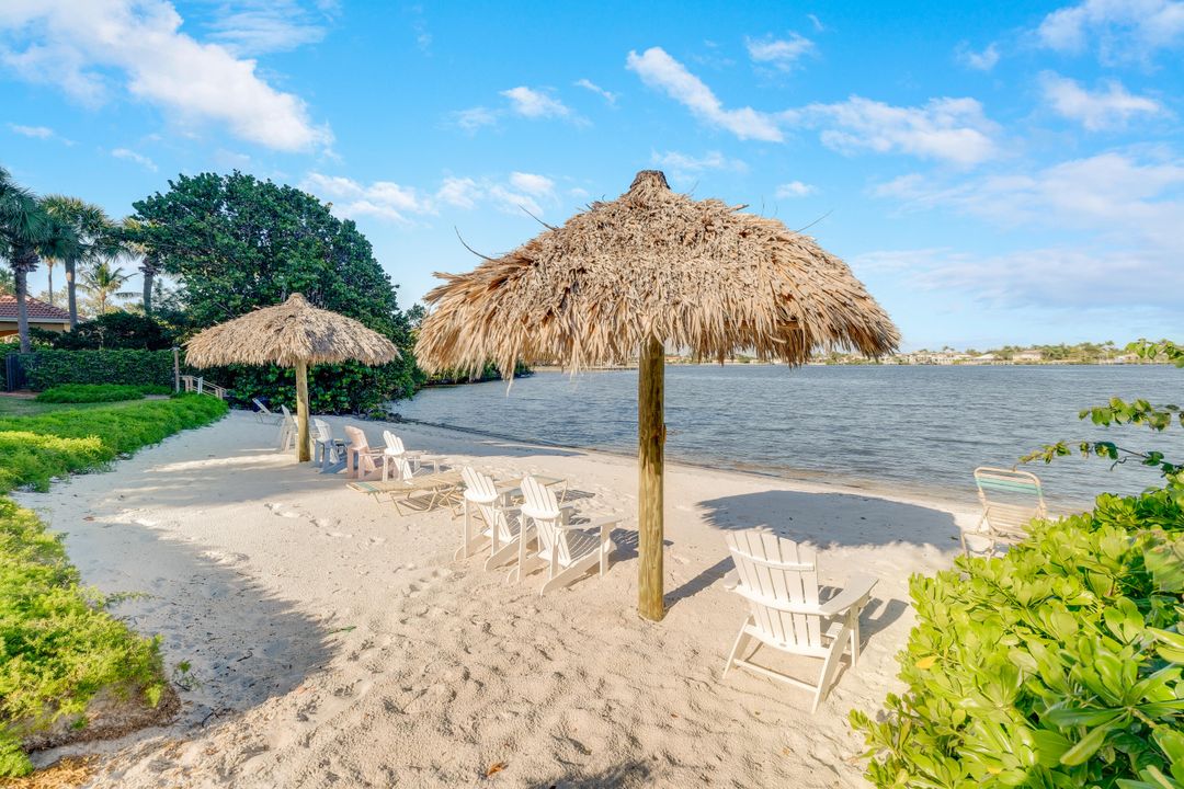 For Sale: $275,000 (2 beds, 2 baths, 1065 Square Feet)