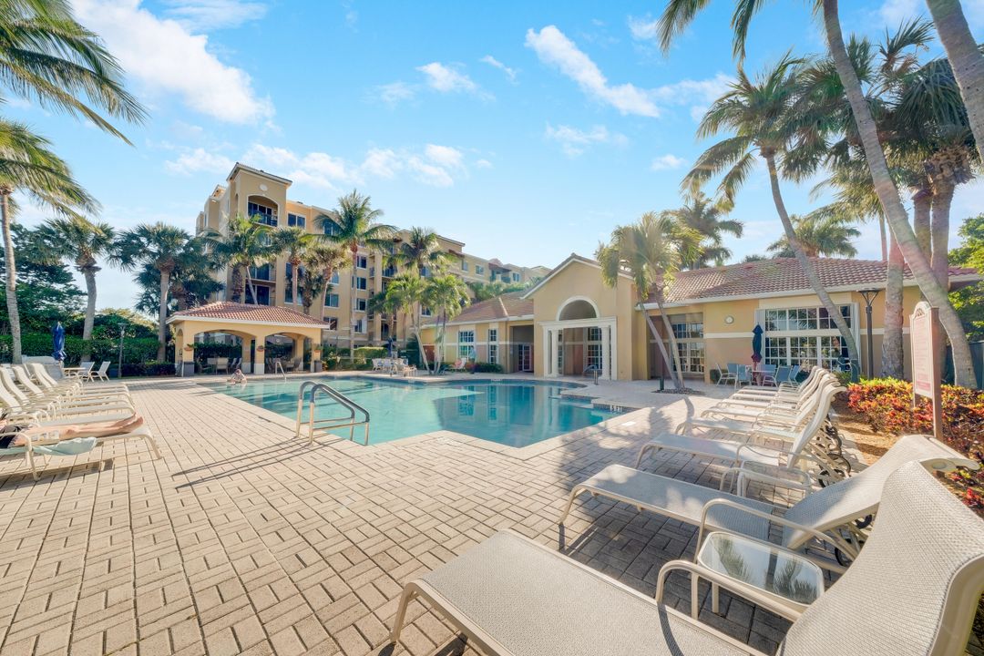 For Sale: $275,000 (2 beds, 2 baths, 1065 Square Feet)