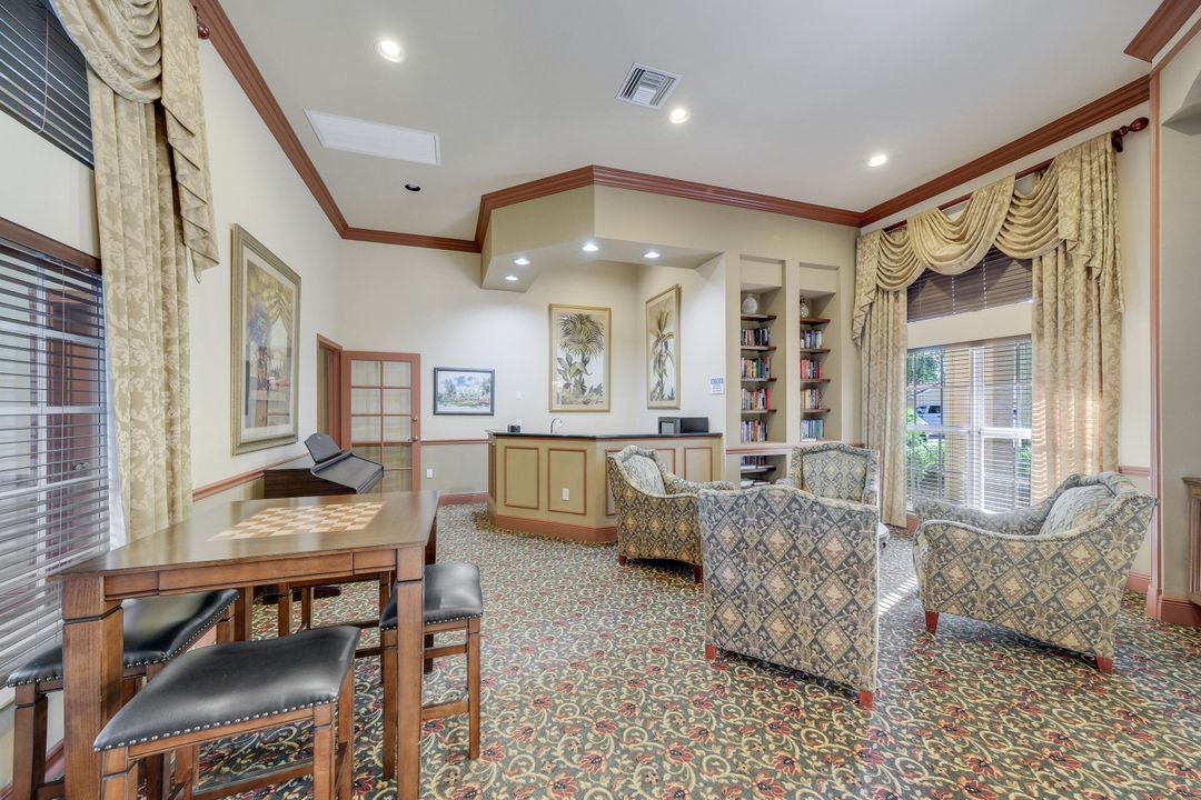 For Sale: $275,000 (2 beds, 2 baths, 1065 Square Feet)