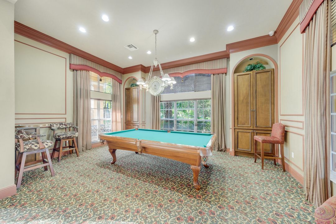 For Sale: $275,000 (2 beds, 2 baths, 1065 Square Feet)