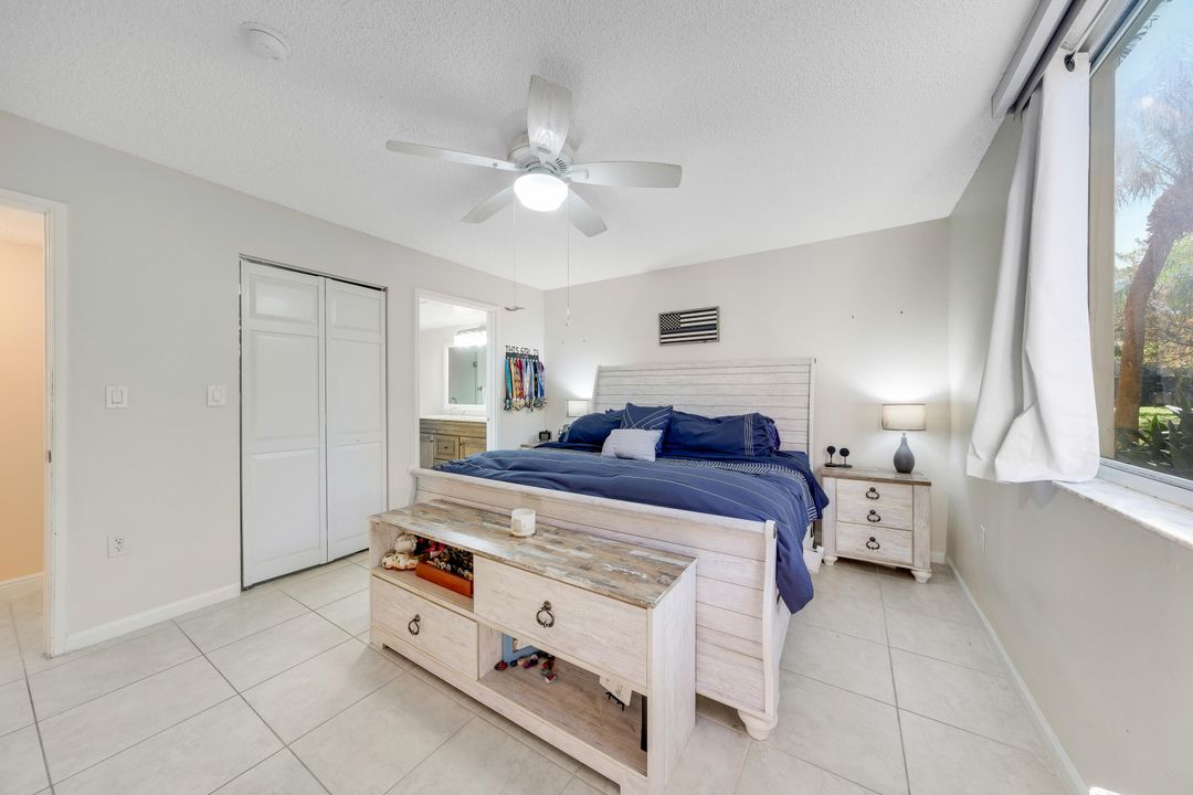 For Sale: $275,000 (2 beds, 2 baths, 1065 Square Feet)