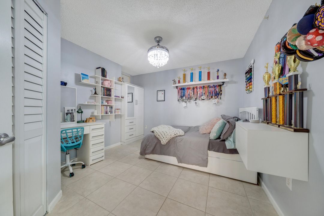For Sale: $275,000 (2 beds, 2 baths, 1065 Square Feet)