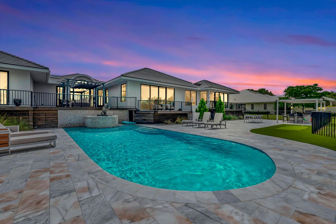 Под контрактом: $4,900,000 (5 спален, 4 ванн, 5350 Квадратных фут)