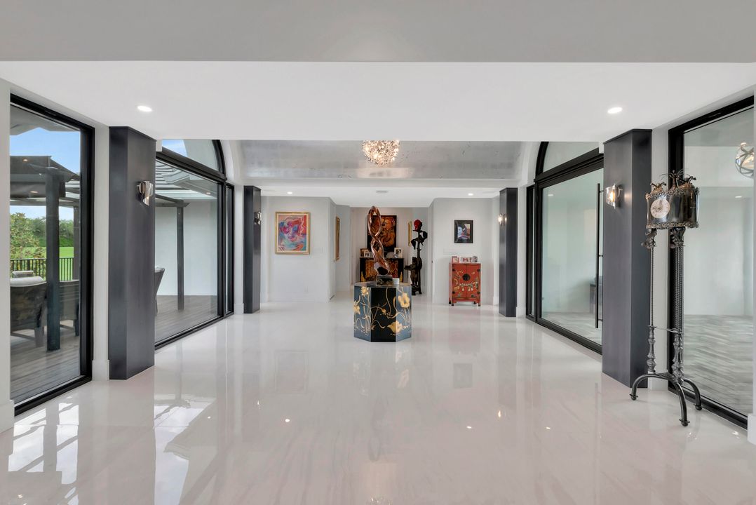 Под контрактом: $4,900,000 (5 спален, 4 ванн, 5350 Квадратных фут)