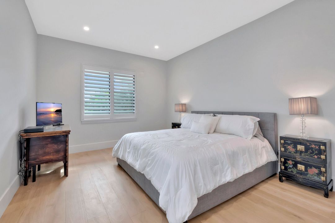 Под контрактом: $4,900,000 (5 спален, 4 ванн, 5350 Квадратных фут)