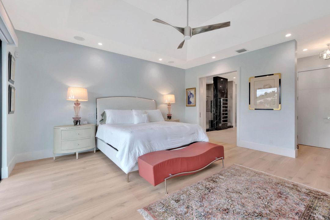 Под контрактом: $4,900,000 (5 спален, 4 ванн, 5350 Квадратных фут)