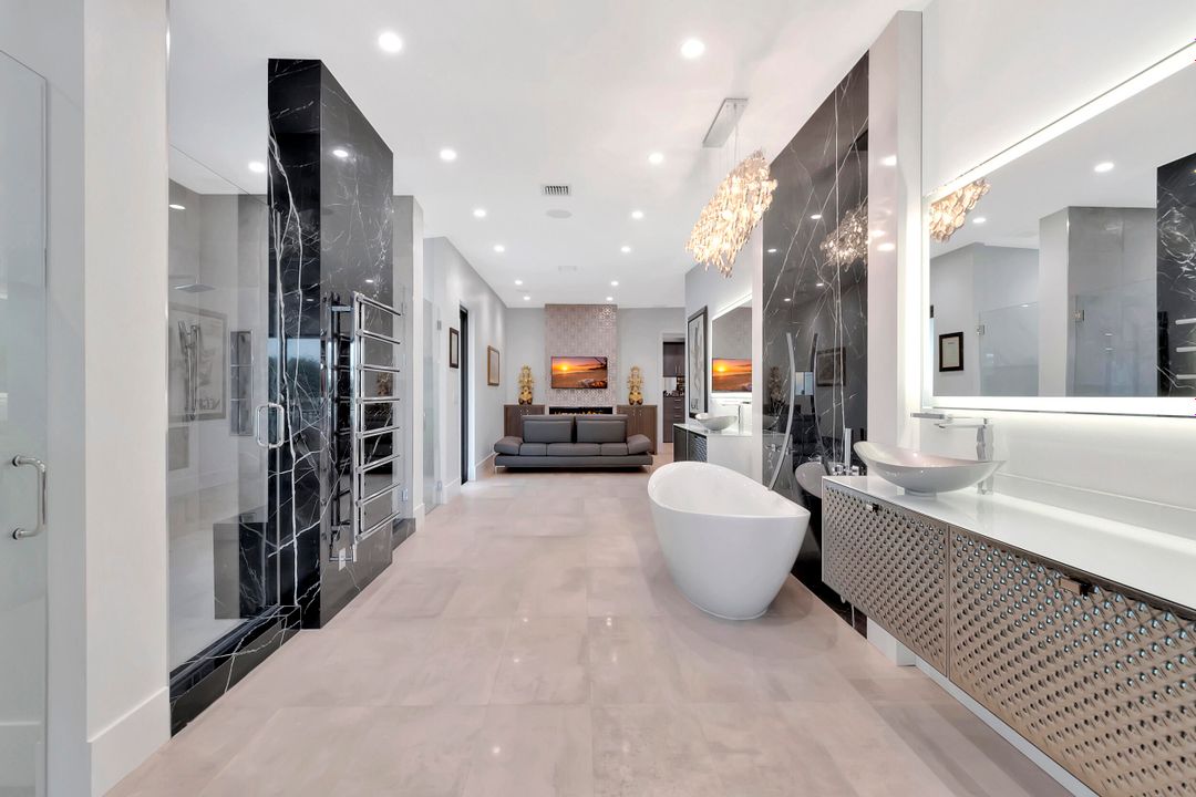 Под контрактом: $4,900,000 (5 спален, 4 ванн, 5350 Квадратных фут)