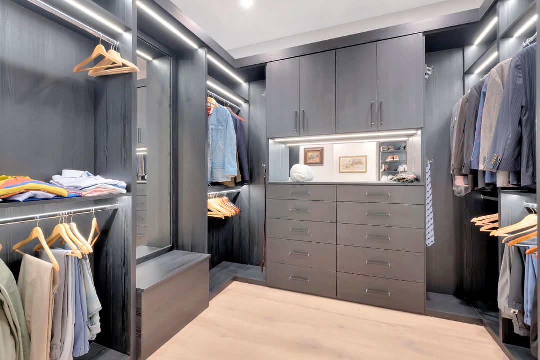 Под контрактом: $4,900,000 (5 спален, 4 ванн, 5350 Квадратных фут)