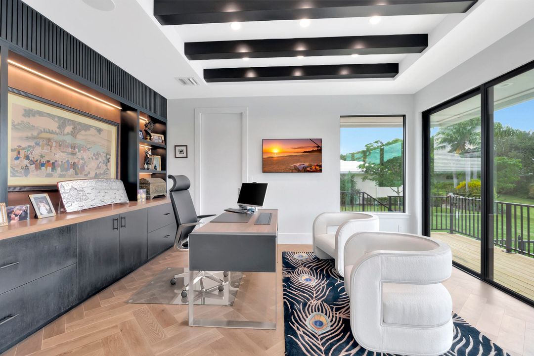 Под контрактом: $4,900,000 (5 спален, 4 ванн, 5350 Квадратных фут)