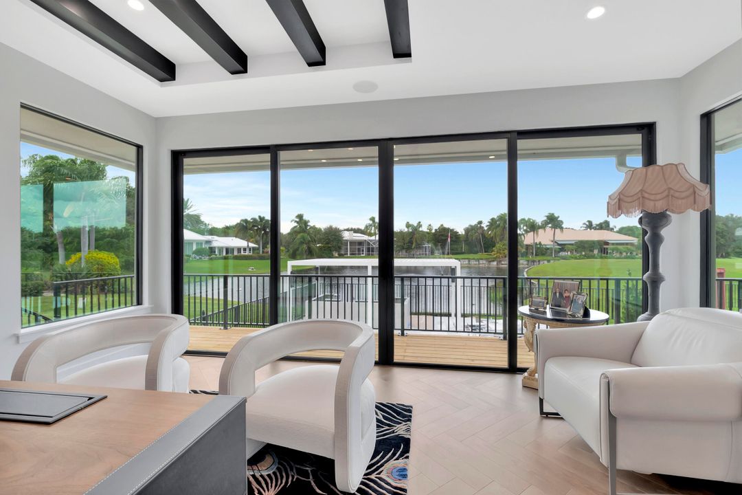 Под контрактом: $4,900,000 (5 спален, 4 ванн, 5350 Квадратных фут)