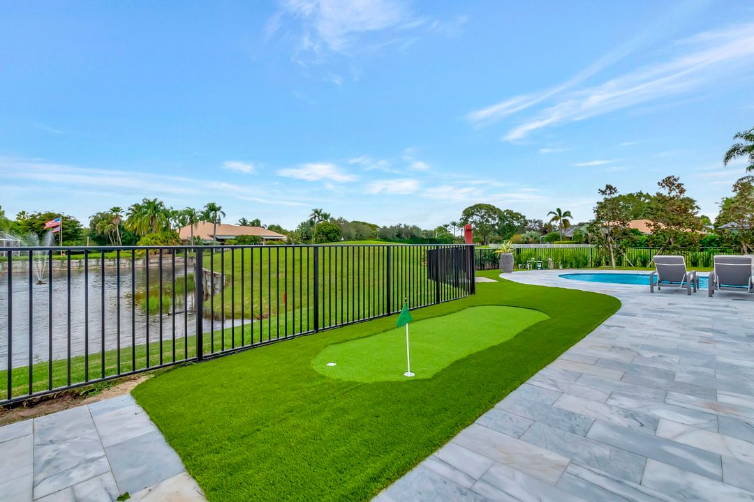 Под контрактом: $4,900,000 (5 спален, 4 ванн, 5350 Квадратных фут)