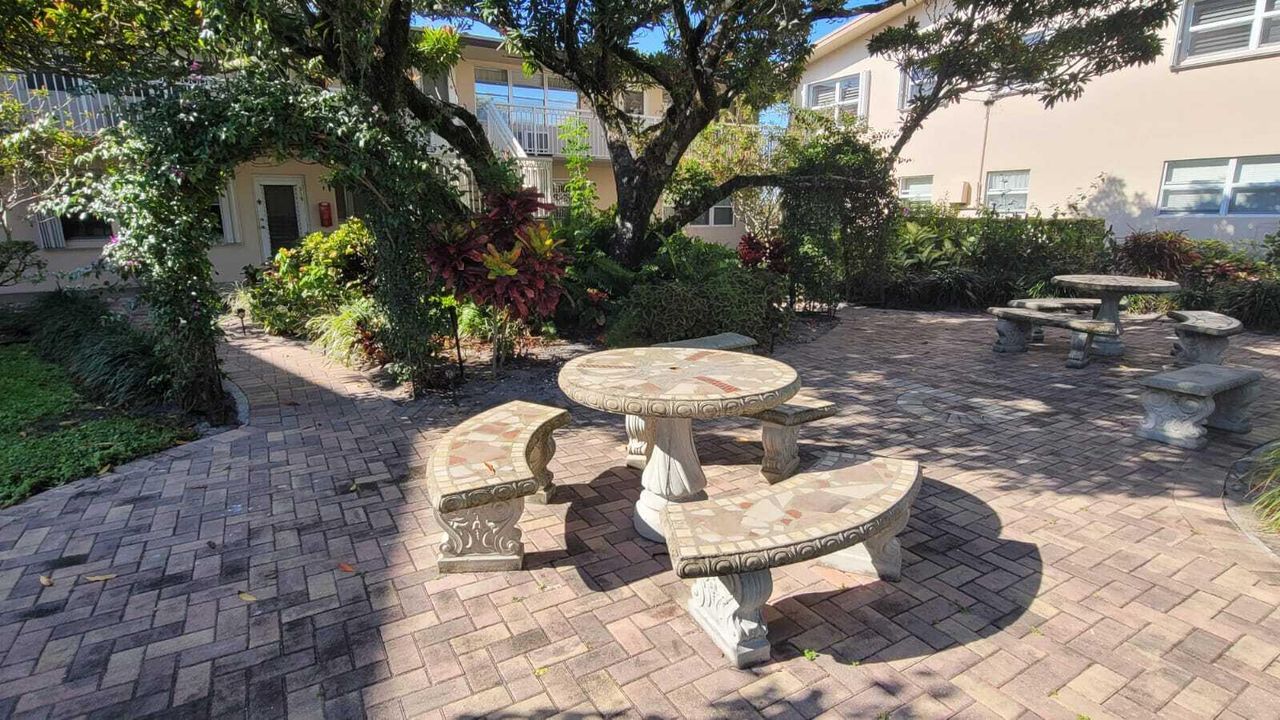 For Sale: $57,000 (1 beds, 1 baths, 570 Square Feet)