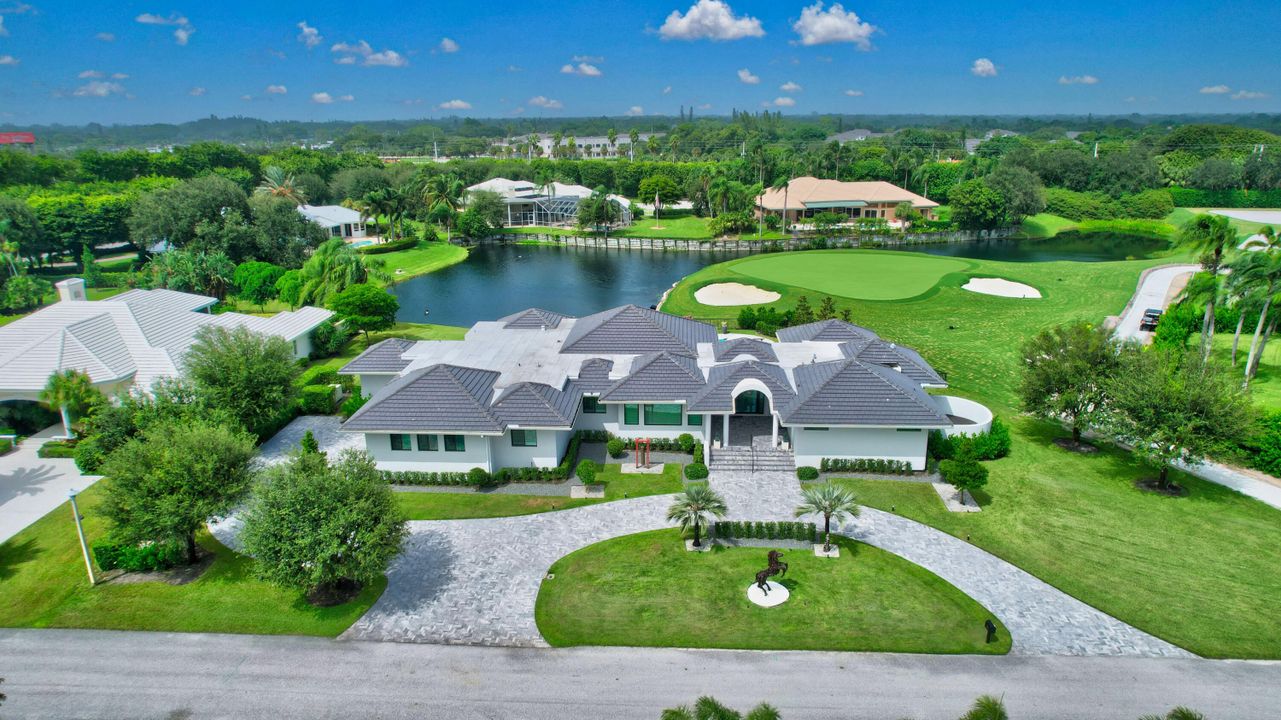 Под контрактом: $4,900,000 (5 спален, 4 ванн, 5350 Квадратных фут)