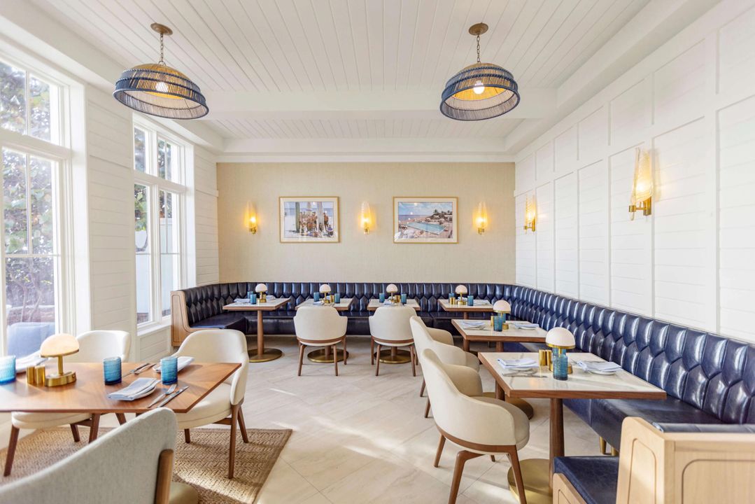 Под контрактом: $4,900,000 (5 спален, 4 ванн, 5350 Квадратных фут)