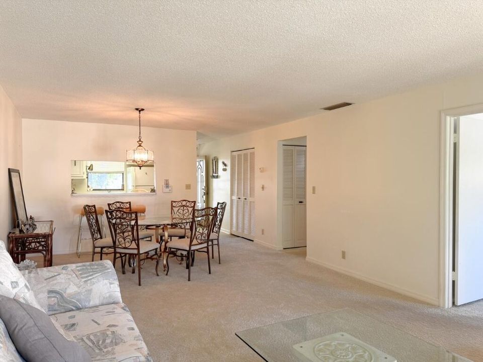 На продажу: $120,000 (2 спален, 2 ванн, 1130 Квадратных фут)