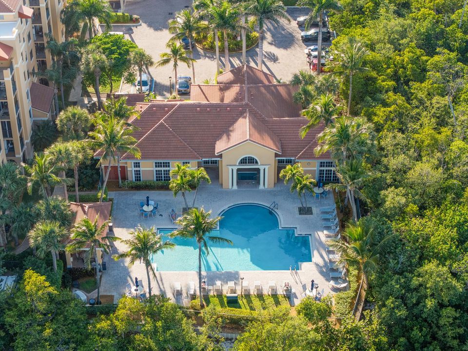 For Sale: $275,000 (2 beds, 2 baths, 1065 Square Feet)