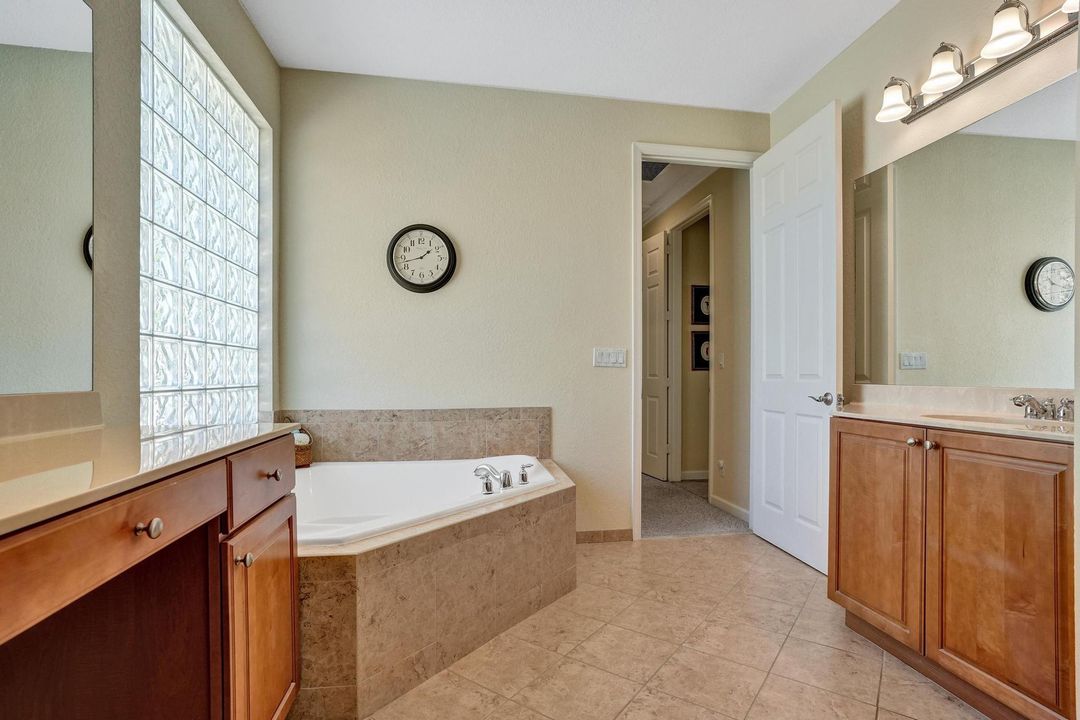 合同活跃: $509,000 (3 贝兹, 2 浴室, 2189 平方英尺)