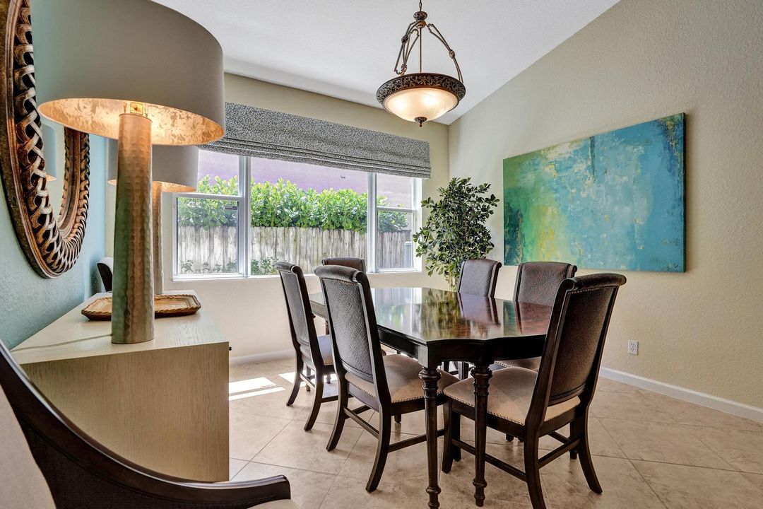 合同活跃: $509,000 (3 贝兹, 2 浴室, 2189 平方英尺)