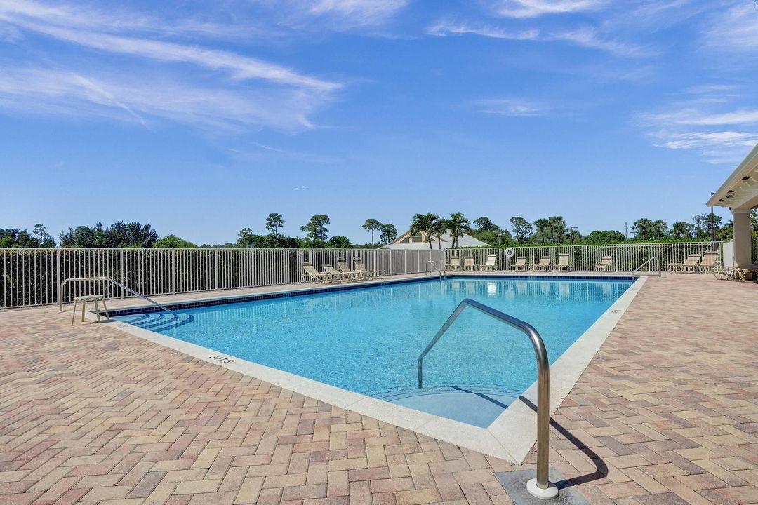 合同活跃: $509,000 (3 贝兹, 2 浴室, 2189 平方英尺)