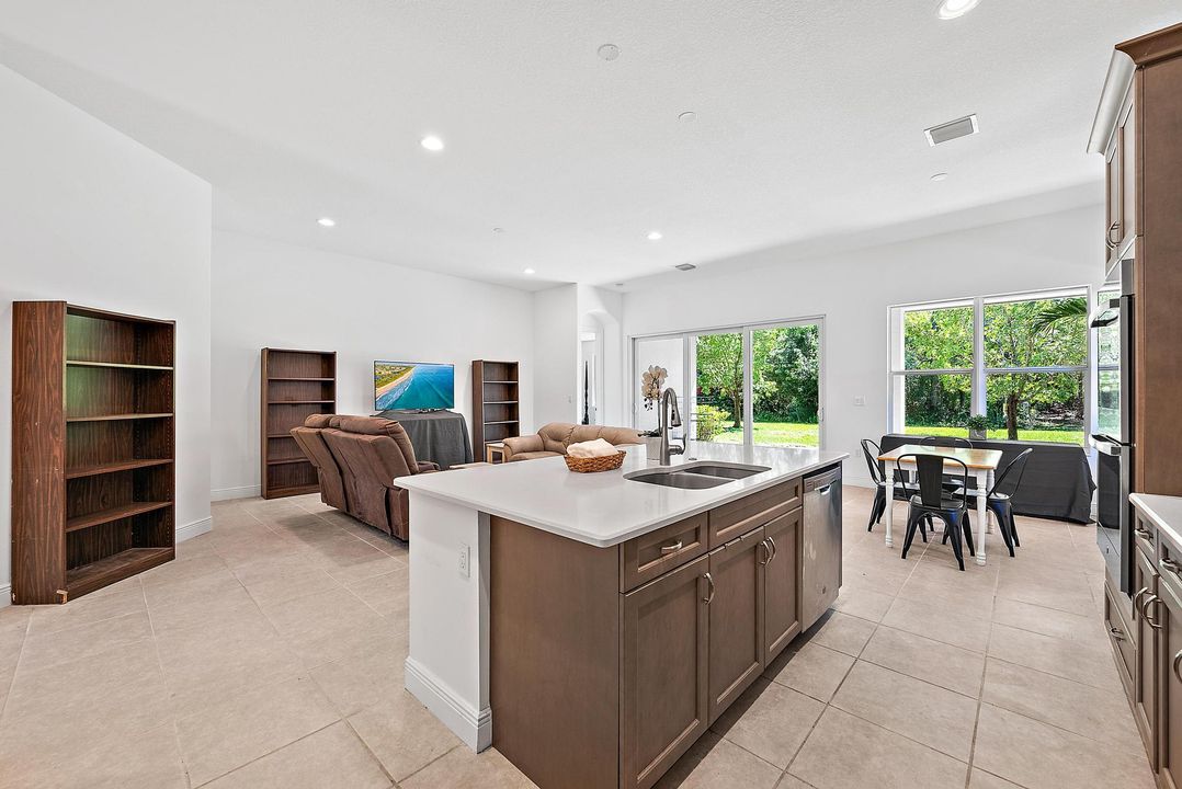 Active With Contract: $405,000 (2 beds, 2 baths, 1832 Square Feet)