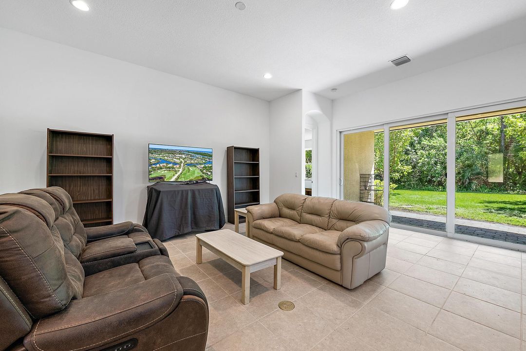 Active With Contract: $405,000 (2 beds, 2 baths, 1832 Square Feet)