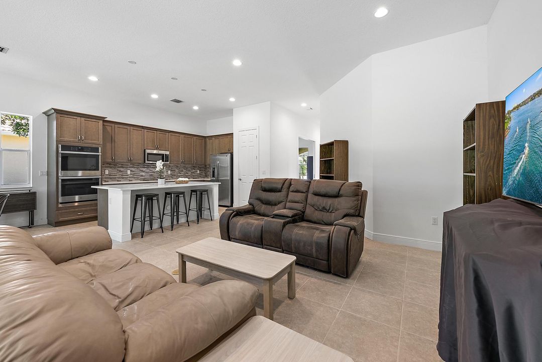 Active With Contract: $405,000 (2 beds, 2 baths, 1832 Square Feet)