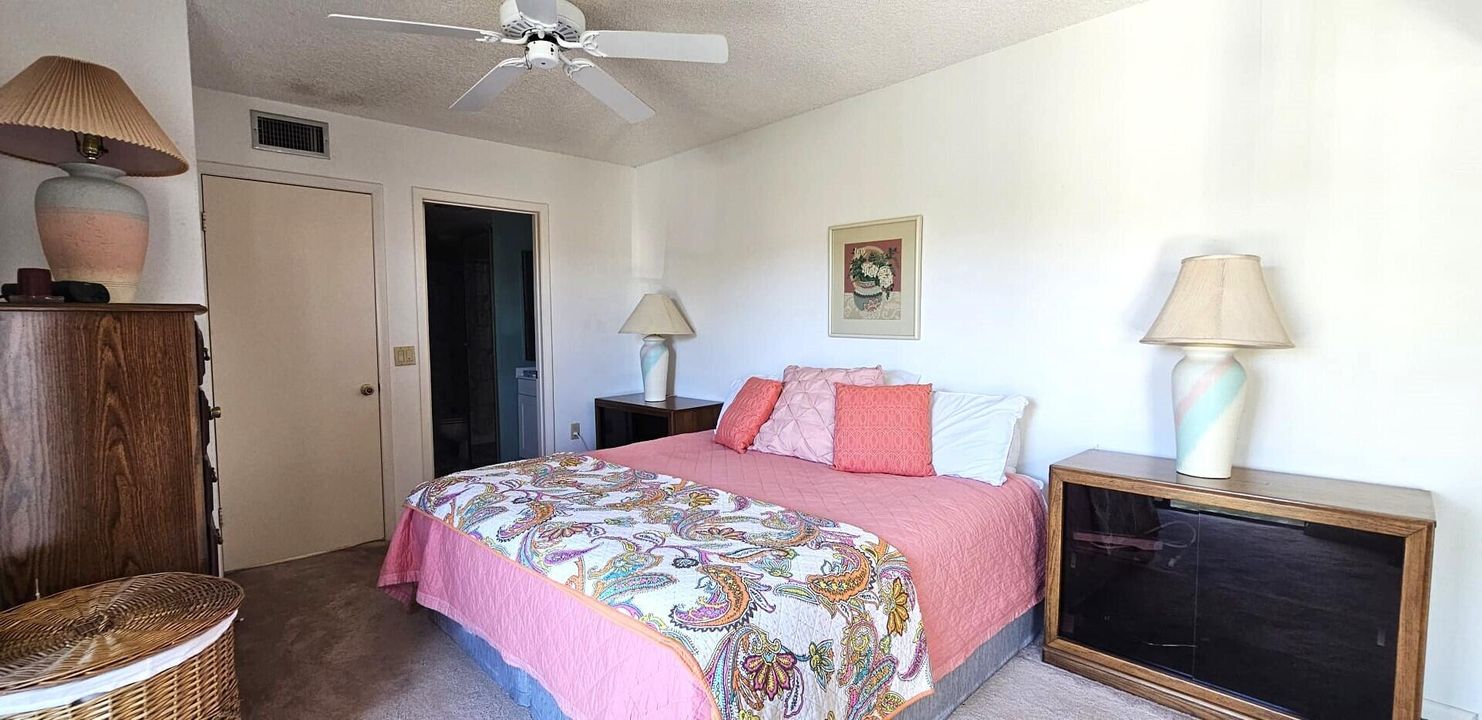 На продажу: $189,000 (2 спален, 2 ванн, 1170 Квадратных фут)