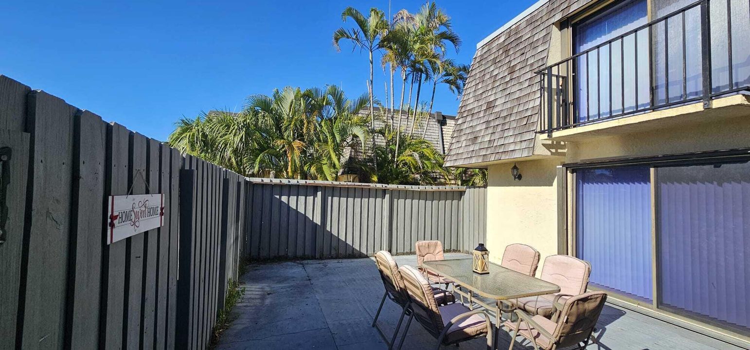 На продажу: $189,000 (2 спален, 2 ванн, 1170 Квадратных фут)