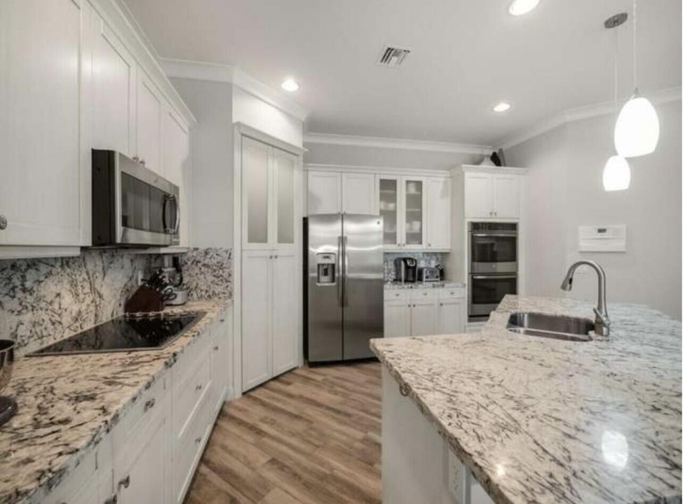 Под контрактом: $4,200 (3 спален, 2 ванн, 2154 Квадратных фут)