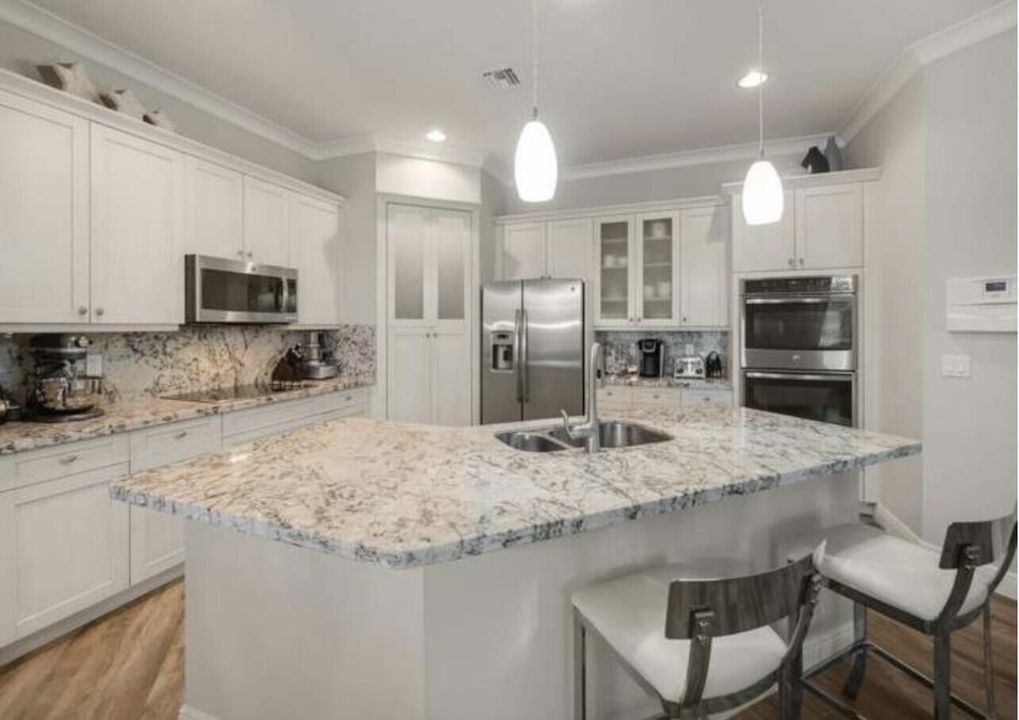 Под контрактом: $4,200 (3 спален, 2 ванн, 2154 Квадратных фут)