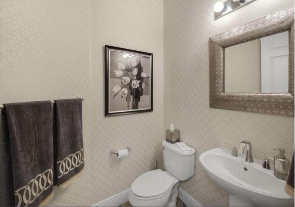 Под контрактом: $4,200 (3 спален, 2 ванн, 2154 Квадратных фут)