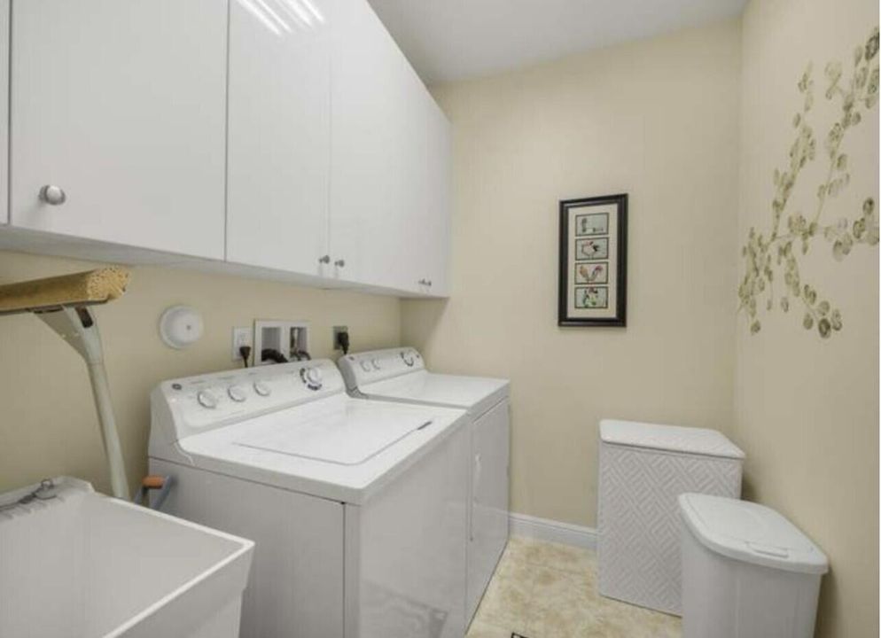 Под контрактом: $4,200 (3 спален, 2 ванн, 2154 Квадратных фут)