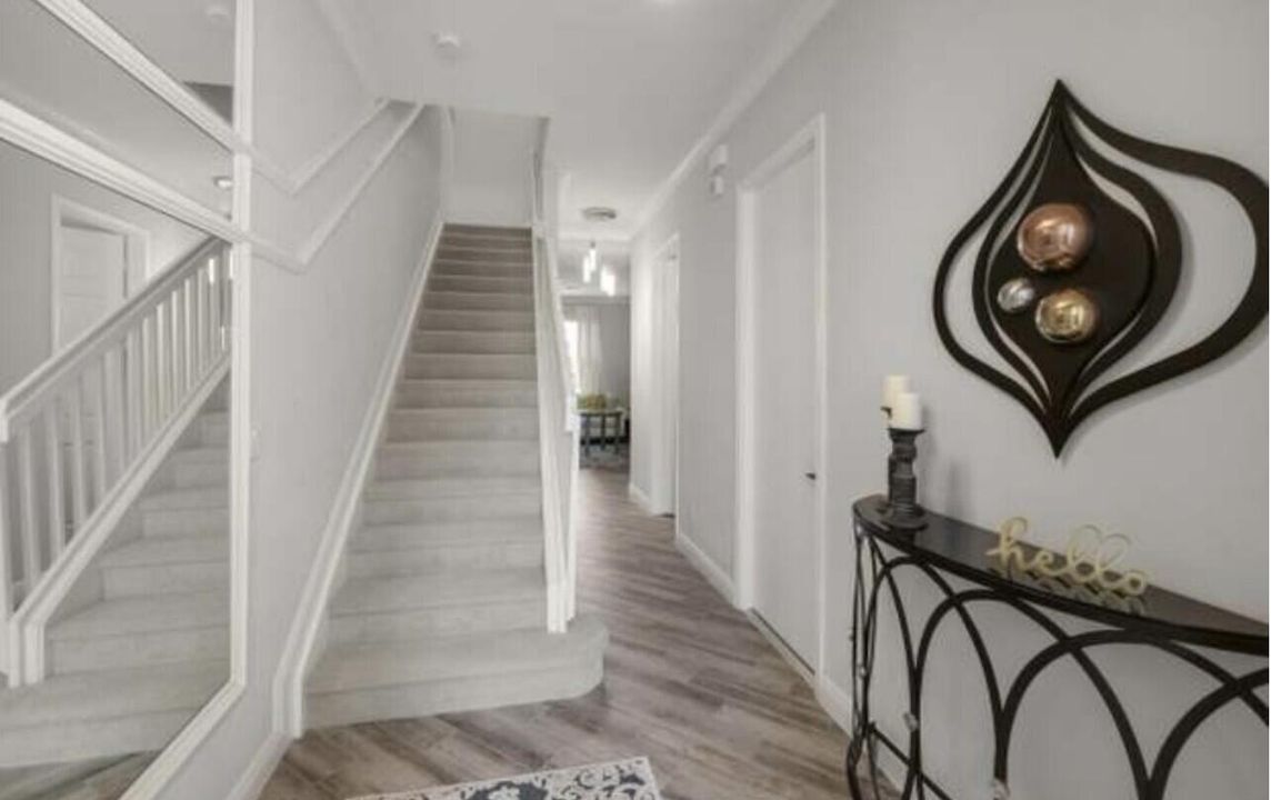 Под контрактом: $4,200 (3 спален, 2 ванн, 2154 Квадратных фут)