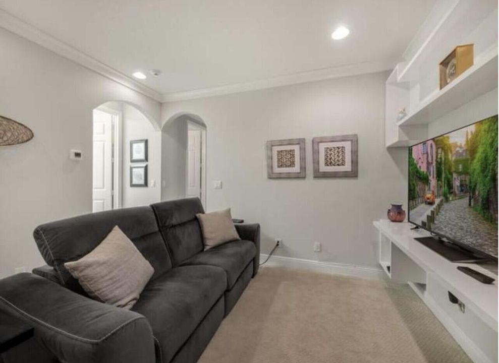 Под контрактом: $4,200 (3 спален, 2 ванн, 2154 Квадратных фут)