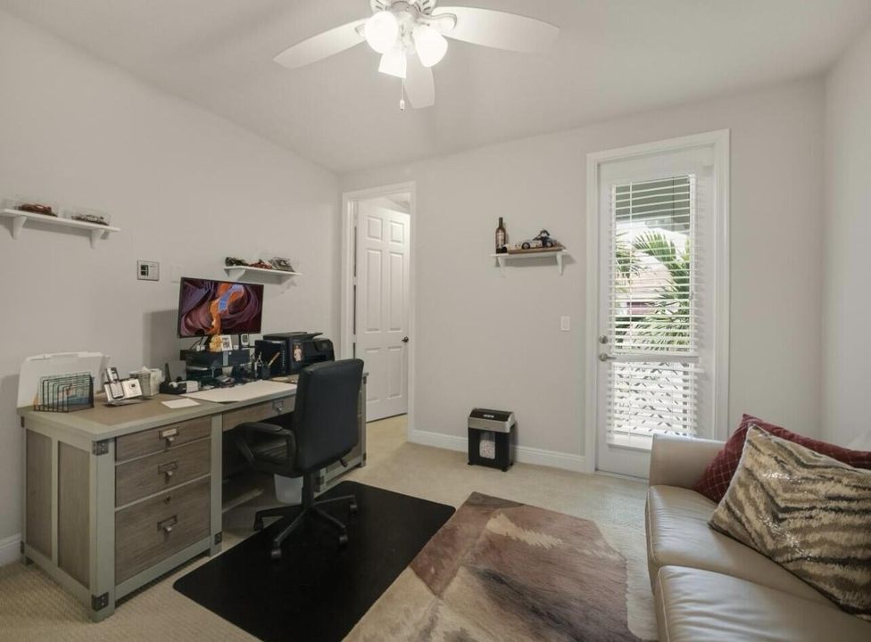 Под контрактом: $4,200 (3 спален, 2 ванн, 2154 Квадратных фут)