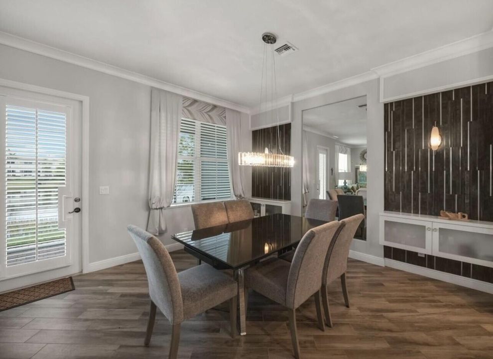 Под контрактом: $4,200 (3 спален, 2 ванн, 2154 Квадратных фут)