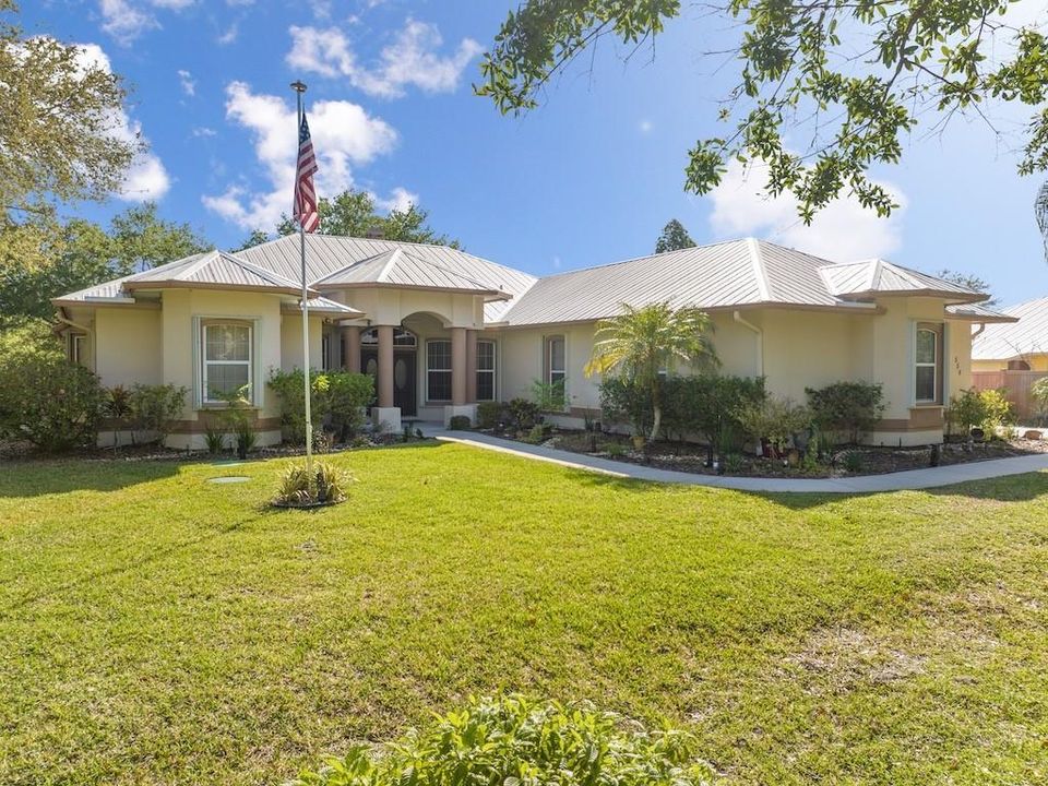 Недавно продано: $735,000 (4 спален, 3 ванн, 2968 Квадратных фут)