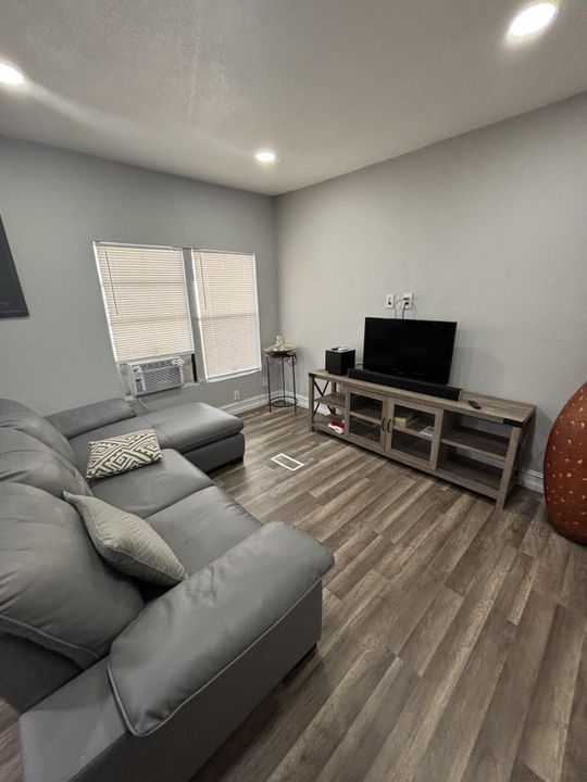 待售: $82,000 (3 贝兹, 3 浴室, 1200 平方英尺)