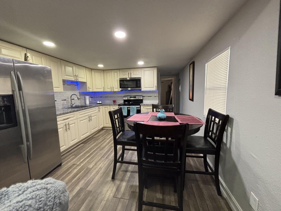 待售: $82,000 (3 贝兹, 3 浴室, 1200 平方英尺)