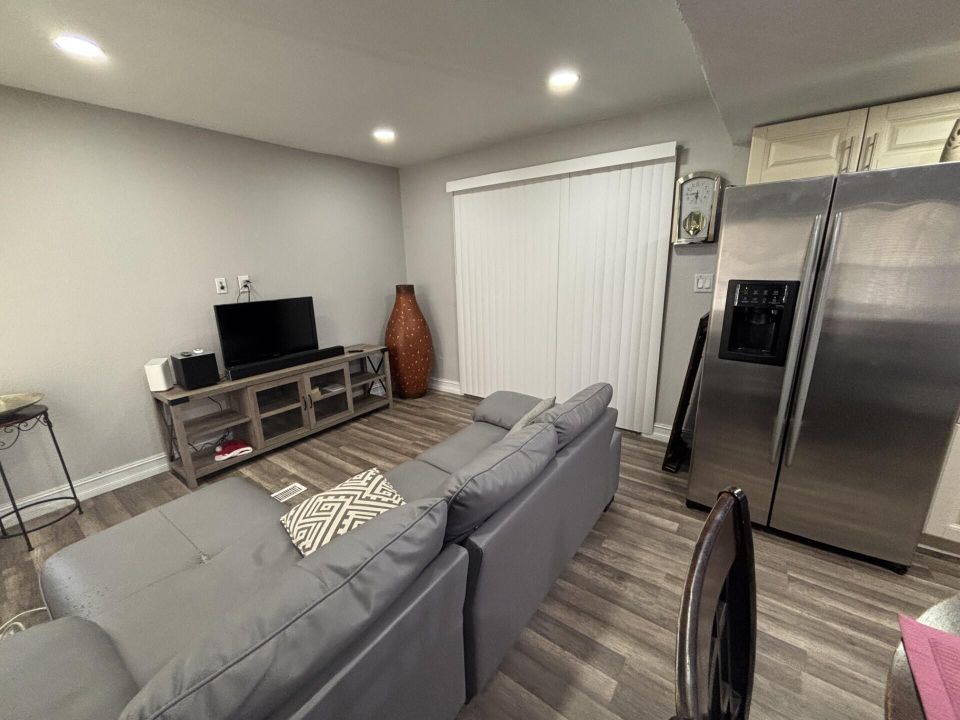 待售: $82,000 (3 贝兹, 3 浴室, 1200 平方英尺)