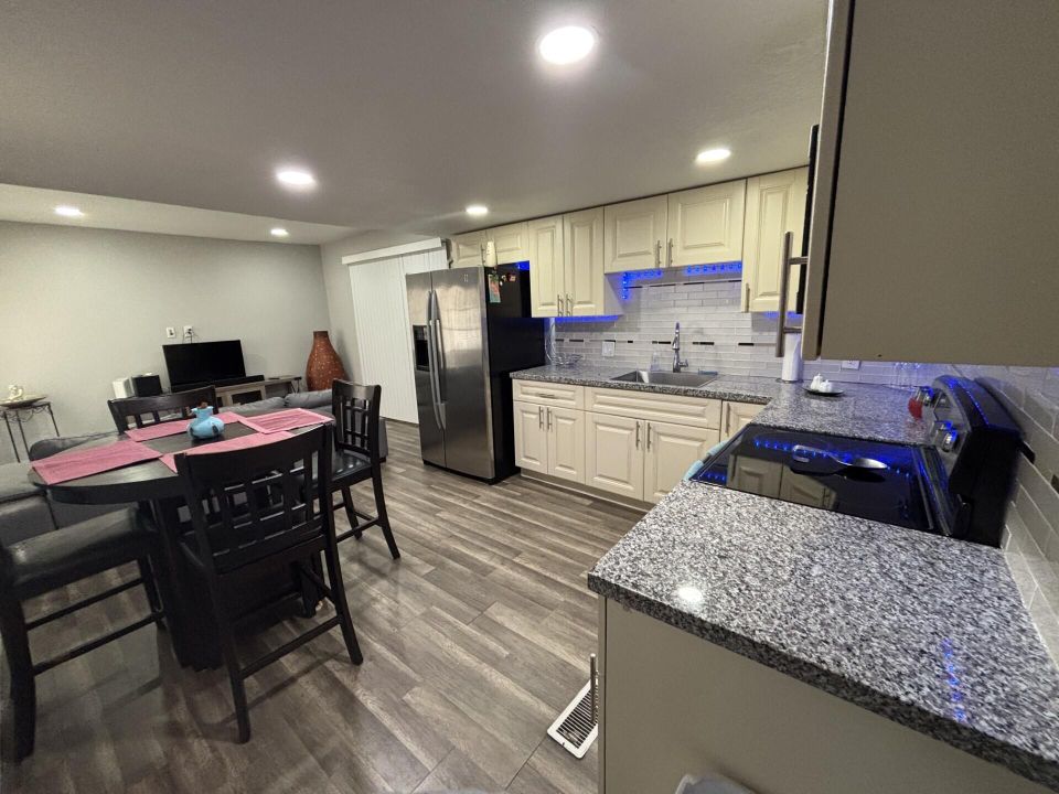 待售: $82,000 (3 贝兹, 3 浴室, 1200 平方英尺)