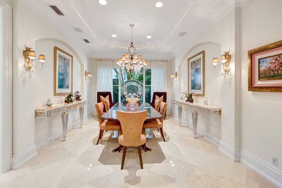 For Sale: $4,450,000 (5 beds, 6 baths, 7728 Square Feet)